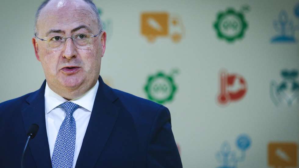 O ministro da Agricultura e Pescas, José Manuel Fernandes, discursa durante a conferência europeia “Grupos Operacionais PEI-AGRI: Inovação na prática”, em Cascais, 07 de maio de 2024. RODRIGO ANTUNES/LUSA