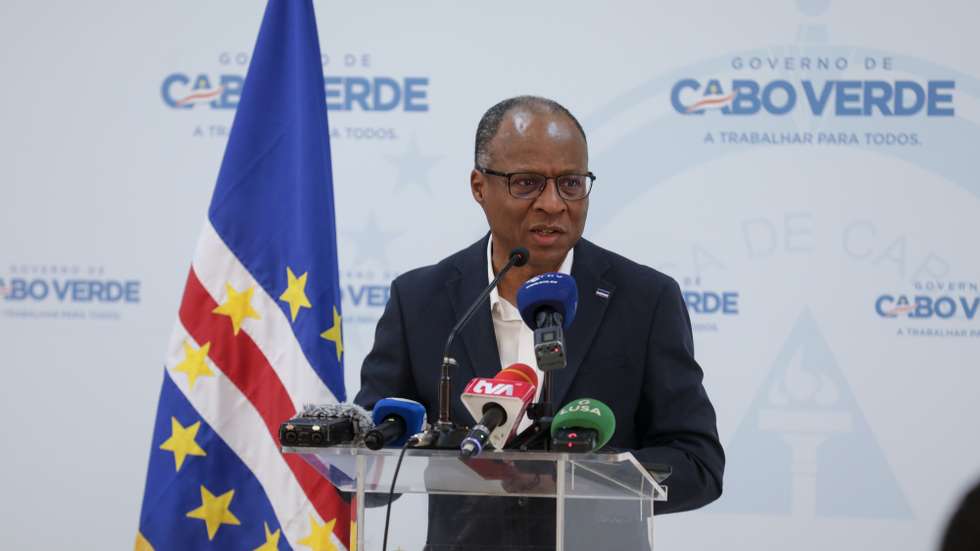O primeiro-ministro cabo-verdiano, Ulisses Correia e Silva, intervém na receção do à seleção cabo-verdiana, na cidade da Praia, Cabo Verde, 18 de março de 2024. O primeiro-ministro cabo-verdiano, Ulisses Correia e Silva, prometeu hoje continuar a apoiar a seleção de futebol a chegar ao Mundial2026, na sequência do pedido federativo, devido às várias viagens a realizar na qualificação. ELTON MONTEIRO/LUSA