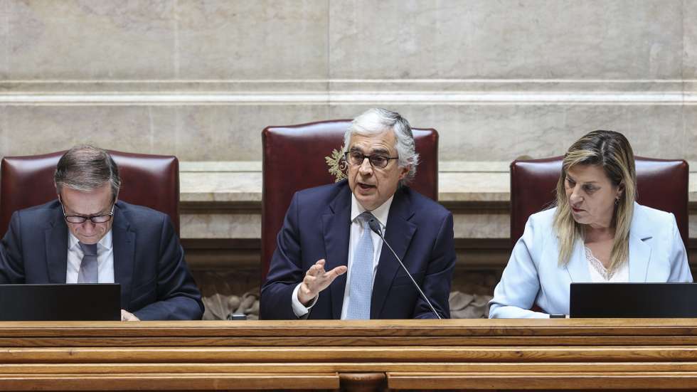O presidente da Assembleia da República, José Pedro Aguiar-Branco, intervém no debate parlamentar com o primeiro-ministro, na Assembleia da República, em Lisboa, 15 de maio de 2024. MIGUEL A. LOPES/LUSA