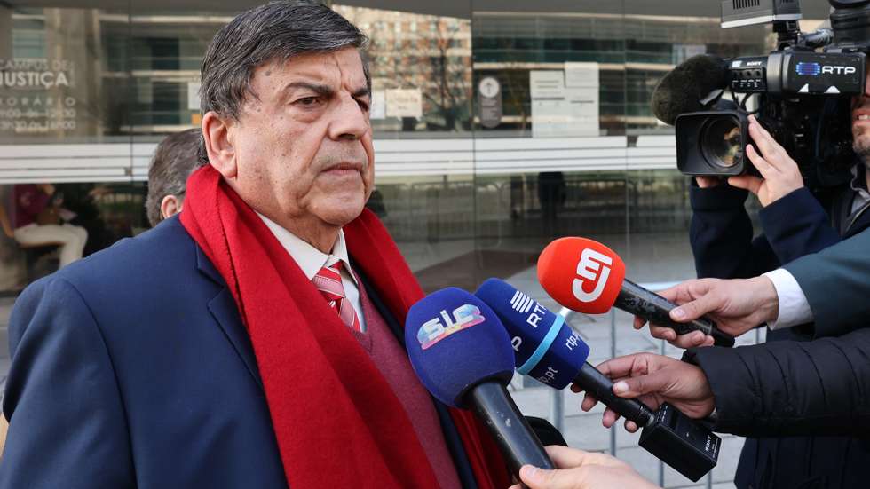 O advogado Garcia Pereira, defensor de Renata Cambra (ausente na fotografia), queixosa contra o porta-voz do Grupo 1143, Mário Machado (ausente na foto) acusado pelos crimes de discriminação e incitamento ao ódio e à violência , fala aos jornalistas à chegada ao Juízo Local Criminal, Juiz 1, no Campus de Justiça, para o início do julgamento, Lisboa, 06 de fevereiro de 2024. MANUEL DE ALMEIDA/LUSA