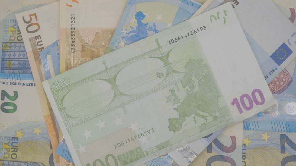 Várias notas de euros