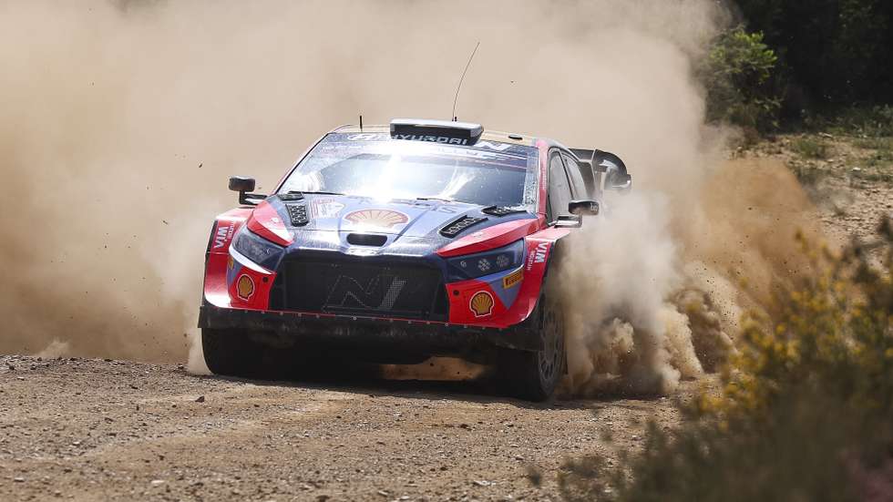 epa11331687 Ott Tanak of Estonia drives his Hyundai i20 N Rally 1 hybrid during the SS8/Arganil of the Rally Portugal 2024 as part of the World Rally Championship (WRC) in Arganil, Portugal, 10 May 2024.  EPA/PAULO NOVAIS