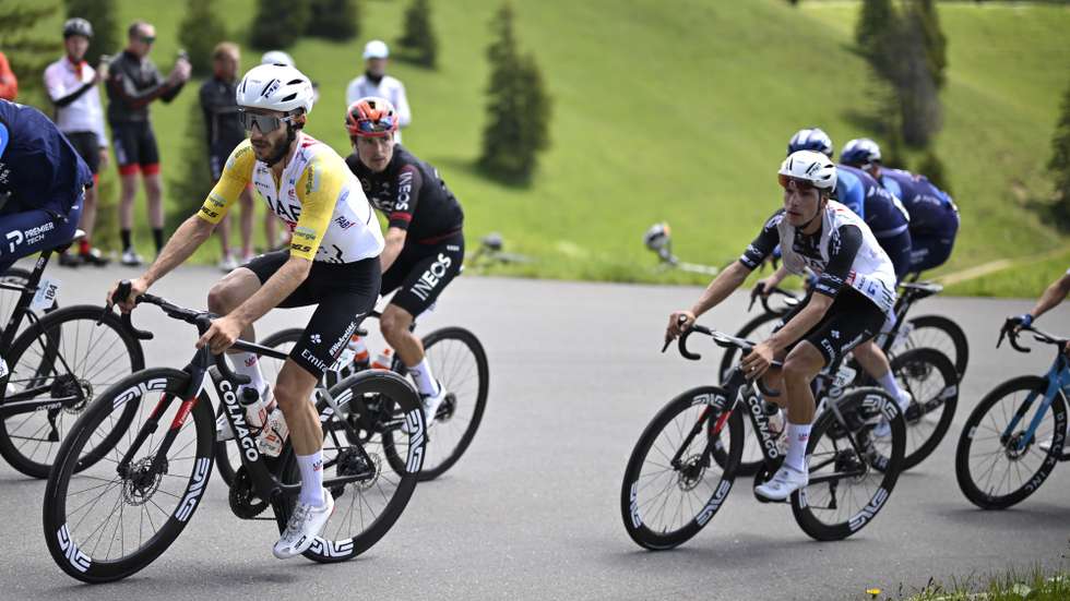 epa11412081 Adam Yates (L) from  Britain of UAE Team Emirates and Joao Almeida from Portugal of UAE Team Emirates in action during the seventh stage, a 118.1 km race, at the 87th Tour de Suisse UCI World Tour cycling race, in Villars-Sur-Ollon, Switzerland, 15 June 2024.  EPA/GIAN EHRENZELLER