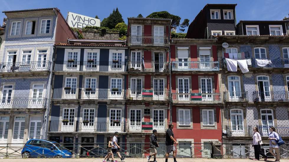 Vista de habitações na zona histórica do Porto, 13 de junho de 2024. JOSÉ COELHO/LUSA