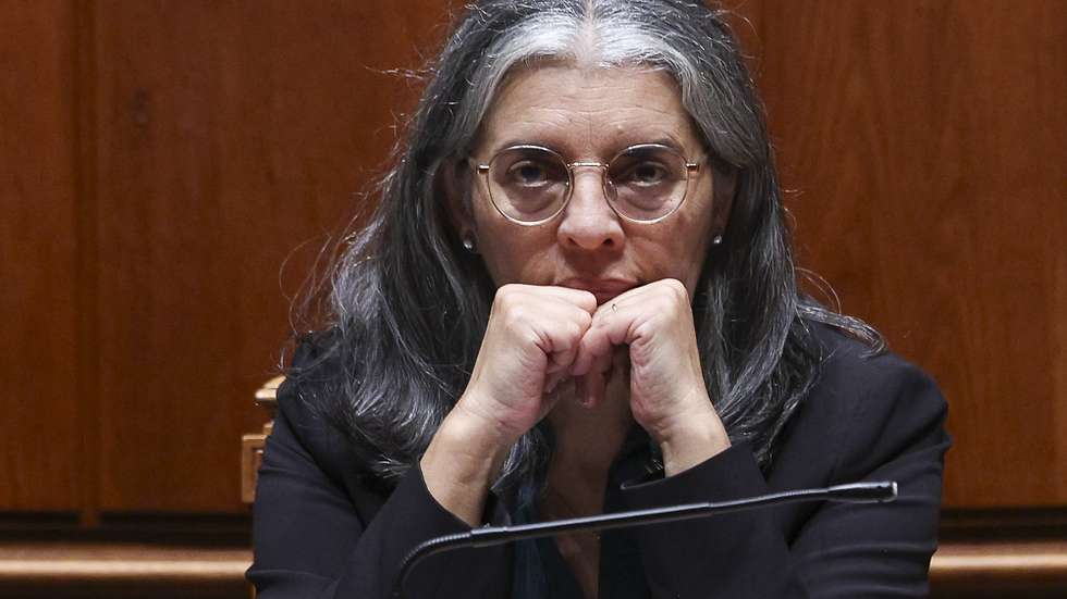 A secretária de Estado da Igualdade e Migrações, Isabel Almeida Rodrigues, durante a interpelação ao Governo pelo Bloco de Esquerda, Resolver o impasse nas negociações com os profissionais de saúde, na Assembleia da República em Lisboa, 07 de dezembro de 2023. TIAGO PETINGA/LUSA