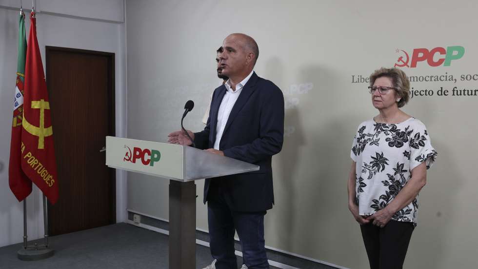 O secretário-geral do Partido Comunista Português (PCP) , Paulo Raimundo, fala aos jornalistas na sede do PCP, em Lisboa, 29 de junho de 2024. MANUEL DE ALMEIDA/LUSA