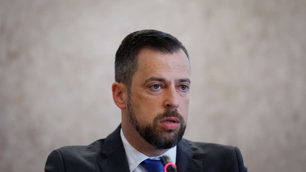 O novo diretor executivo do Serviço Nacional de Saúde (SNS), António Gandra d’Almeida, intervém durante a sua audição na  Comissão de Saúde, sobre as "Altas Sociais", na Assembleia da República, em Lisboa, 03 de julho de 2024. ANTÓNIO PEDRO SANTOS/LUSA