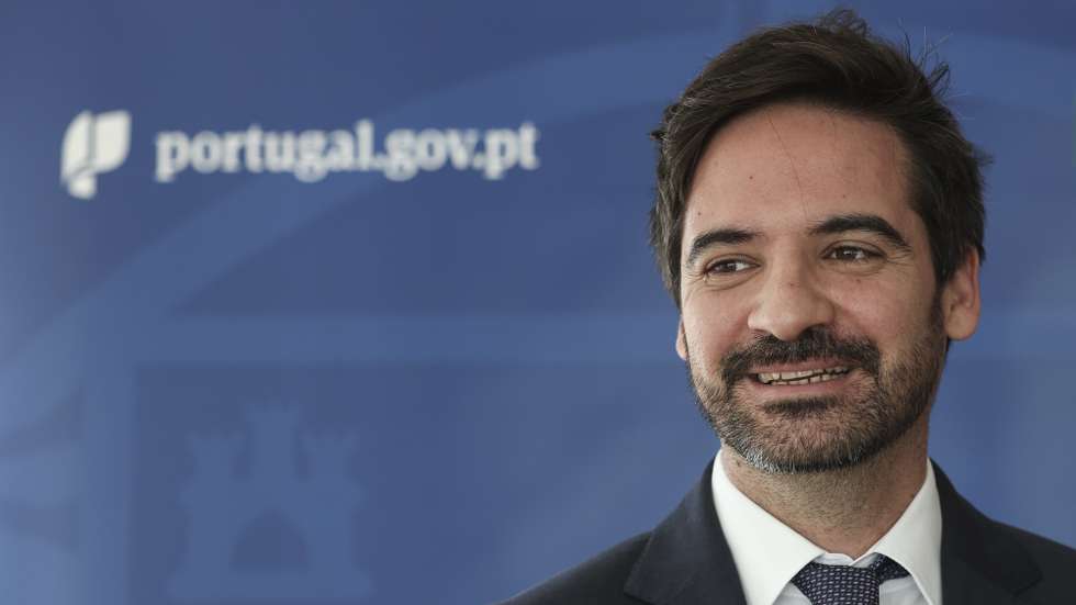 O secretário de Estado da Educação, Alexandre Homem Cristo, posa para a foto durante uma entrevista à agência Lusa, em Lisboa, 04 de julho de 2024. (ACOMPANHA TEXTO DA LUSA DO DIA 12 DE JULHO DE 2024). ANTÓNIO COTRIM/LUSA
