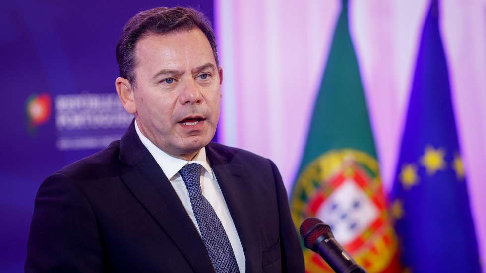 O primeiro-ministro, Luís Montenegro, intervém durante a cerimónia de assinatura de termos de responsabilidade no âmbito do Programa de Apoio ao Acesso à Habitação, no Palácio de São Bento, em Lisboa, 22 de julho de 2024. Os acordos assinados com os municípios da região de Lisboa e Vale do Tejo, permitirão acelerar as candidaturas ao Programa de Apoio ao Acesso à Habitação, financiado pelo Plano de Recuperação e Resiliência (PRR). ANTÓNIO PEDRO SANTOS/LUSA