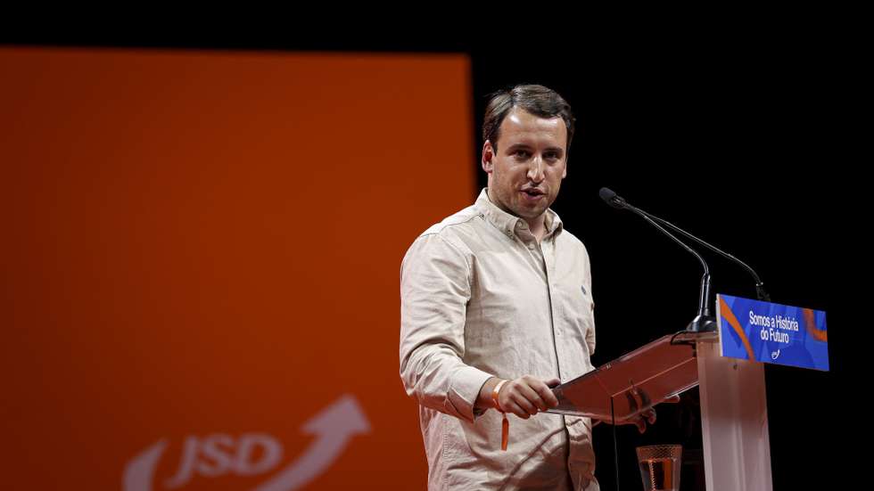 O Presidente da JSD, João Pedro Louro, discursa durante a sessão de encerramento do 28.º Congresso Nacional da JSD, em Lisboa, 23 de junho de 2024. FILIPE AMORIM/LUSA