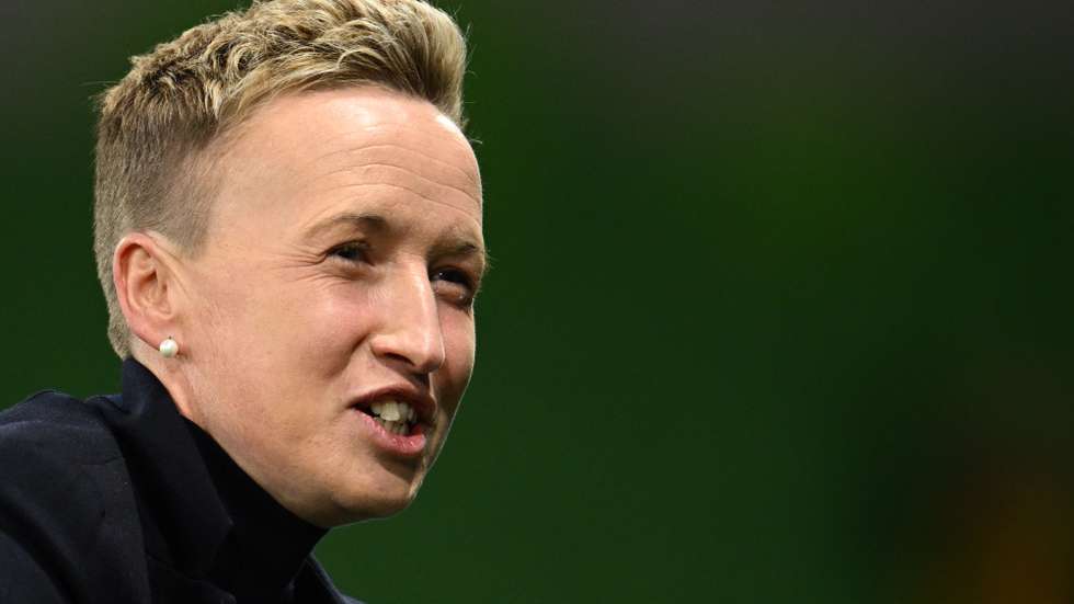 epa10778307 Canada's coach Bev Priestman ahead of the FIFA Women's World Cup 2023 soccer Group B match between Canada and Australia at Melbourne Rectangular Stadium in Melbourne, Australia, 31 July 2023.  EPA/JOEL CARRETT AUSTRALIA AND NEW ZEALAND OUT  EDITORIAL USE ONLY