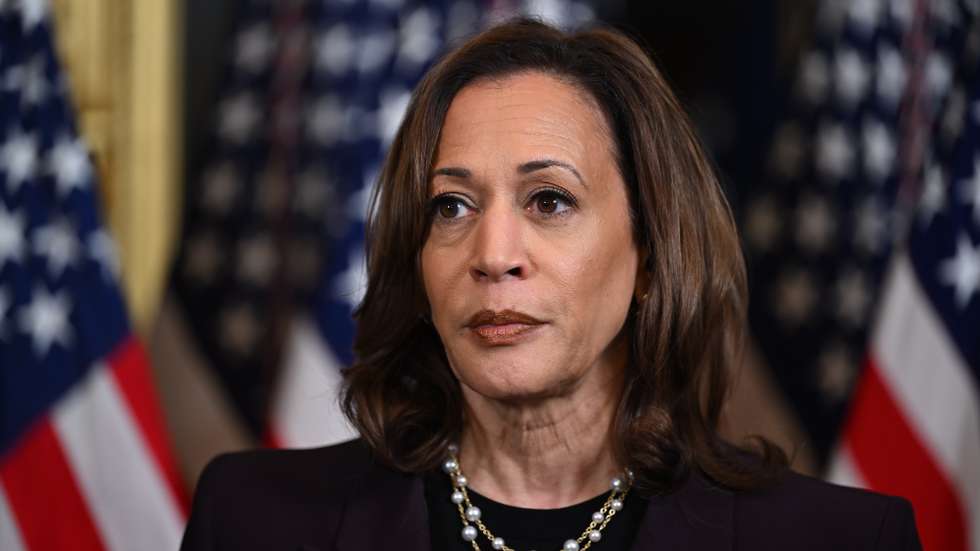 epa11496605 US Vice President Kamala Harris delivers remarks after meeting with Israel Prime Minister Benjamin Netanyahu in the Vice President's ceremonial office on the White House complex in Washington, DC, 25 July 2024. US President Joe Biden also hosted Israeli Prime Minister Netanyahu the day after Netanyahu delivered an address to a joint meeting of the US Congress.  EPA/KENNY HOLSTON / POOL