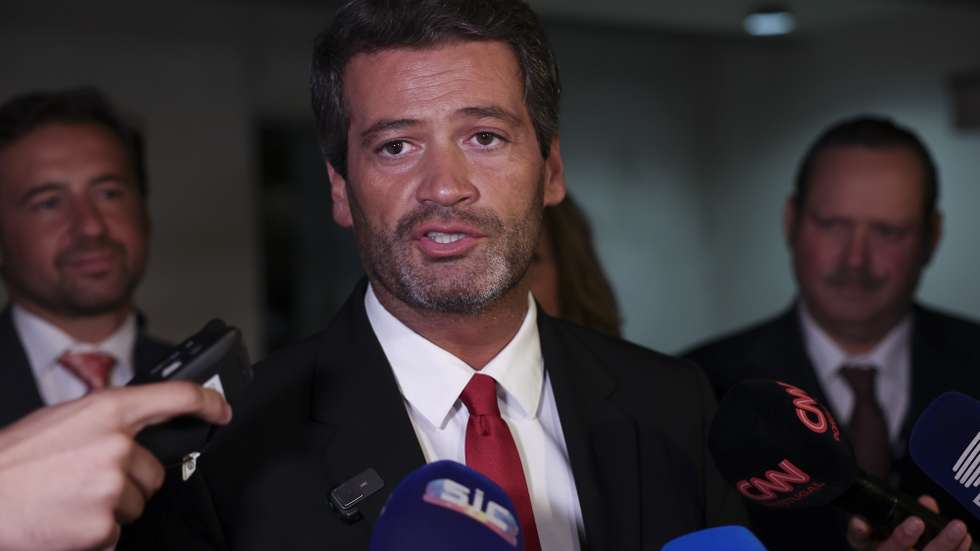 O presidente do Chega, André Ventura, fala aos jornalistas antes do início do 18.º Conselho Nacional do partido, em Lisboa, 26 de julho 2024. ANTÓNIO COTRIM/LUSA