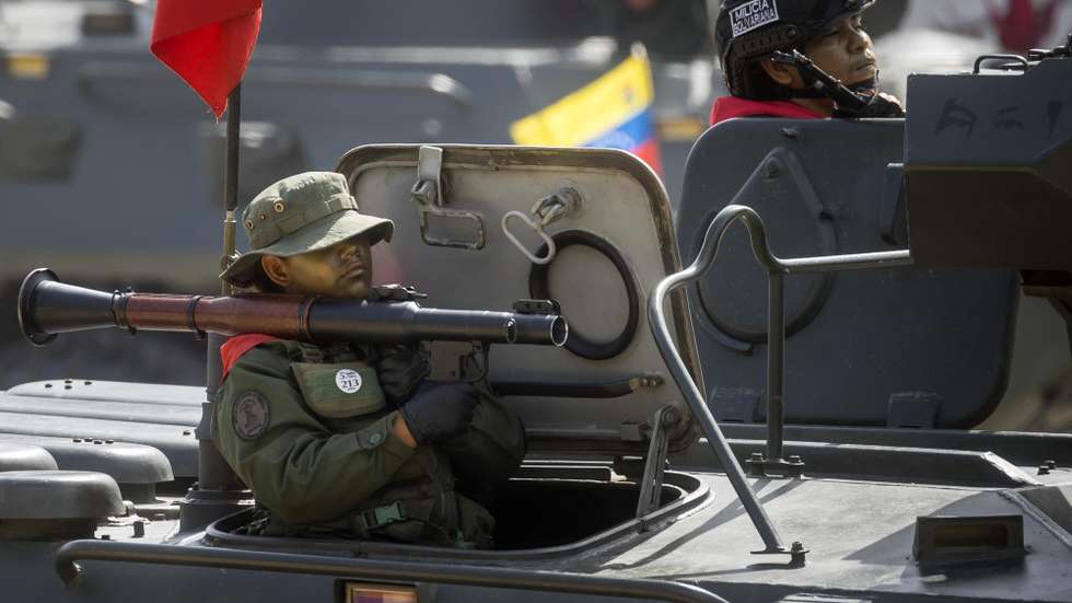 epa11461293 Military personnel participate in a civic-military commemoration parade for Independence Day in Venezuela, in Caracas, Venezuela, 05 July 2024. On 05 July 1811, Congress declared the independence of the provinces of Venezuela, so this date is celebrated as its national day, according to the country's National Assembly.  EPA/MIGUEL GUTIERREZ