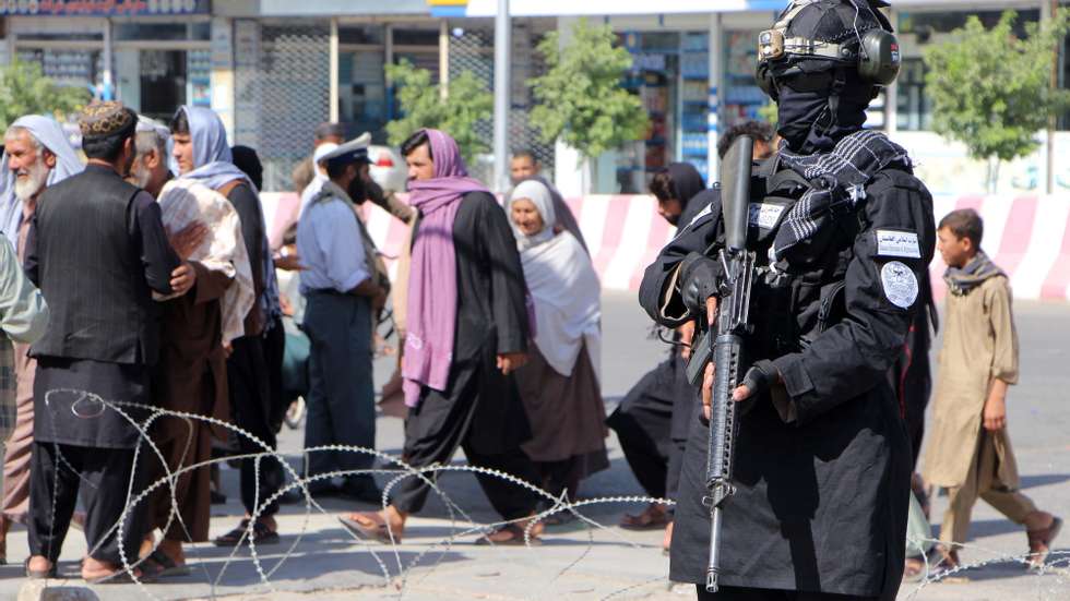 epa11481173 Taliban security stand guard to secure the route of mourning processions marking Ashura Day in Kandahar, Afghanistan, 16 July 2024. Shiite Muslims worldwide are observing the holy month of Muharram, the first month of the Islamic calendar. The climax of Muharram is the Ashura Day which commemorates the martyrdom of Imam Hussein, a grandson of the Prophet Mohammed, who was killed in a battle of the Iraqi city of Karbala in the seventh century.  EPA/QUDRATULLAH RAWZAN