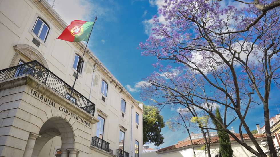 Pormenor da fachada do edifício do Tribunal Constitucional em Lisboa, 29 de abril de 2024. ANTÓNIO COTRIM/LUSA