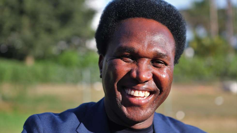 O candidato à Presidência da República de Moçambique para as eleições gerais de 09 de outubro, Venâncio Mondlane, em entrevista à Agência Lusa em Maputo, Moçambique, 14 de agosto de 2024. O candidato presidencial Venâncio Mondlane apelidou hoje o Estado moçambicano de "babilónico", referindo que o vai reformar e despartidarizar como primeira medida caso seja eleito Presidente da República nas eleições de outubro. (ACOMPANHA TEXTO DE 19-08-2024). LUÍSA NHANTUMBO/LUSA