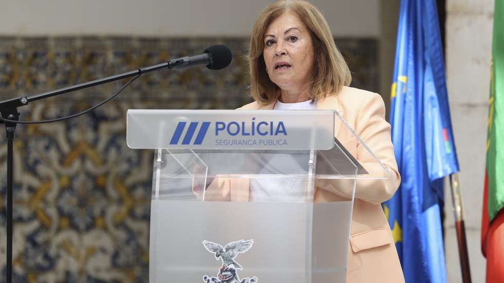 A ministra da Administração Interna, Margarida Blasco, dircursa durante a tomada de posse do superintendente Pedro Teles (ausente da fotografia) como novo comandante da Unidade Especial de Polícia, esta manhã na Direção Nacional da Polícia de Segurança Pública (PSP), em Lisboa, 20 de agosto de 2024. MIGUEL A. LOPES/LUSA