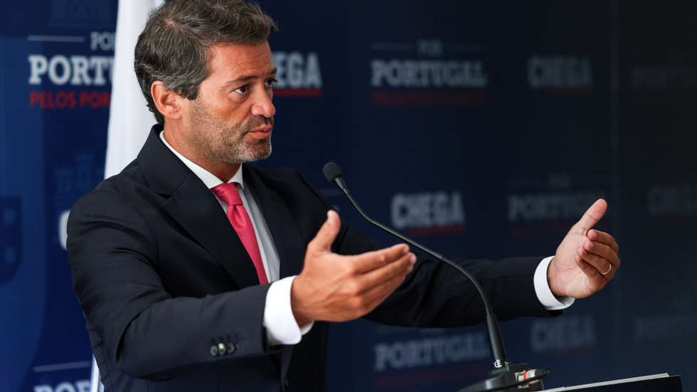 O presidente do Chega, André Ventura, intervém numa conferência de imprensa esta manhã na sede do partido em Lisboa, 20 de agosto de 2024. MIGUEL A. LOPES/LUSA