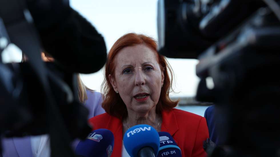 A ministra do Ambiente e da Energia, Maria de Graça Carvalho, fala aos jornalistas no final da sessão de apresentação do Parque Natural Marinho do Recife do Algarve – Pedra do Valado, Albufeira, 7 de agosto de 2024. O Parque Natural Marinho do Recife do Algarve - Pedra do Valado ocupa uma área de 156.23 Km, que inclui toda a faixa marinha do concelho de Silves e uma parte substancial da faixa marinha dos concelhos de Lagos e Albufeira. LUÍS FORRA/LUSA