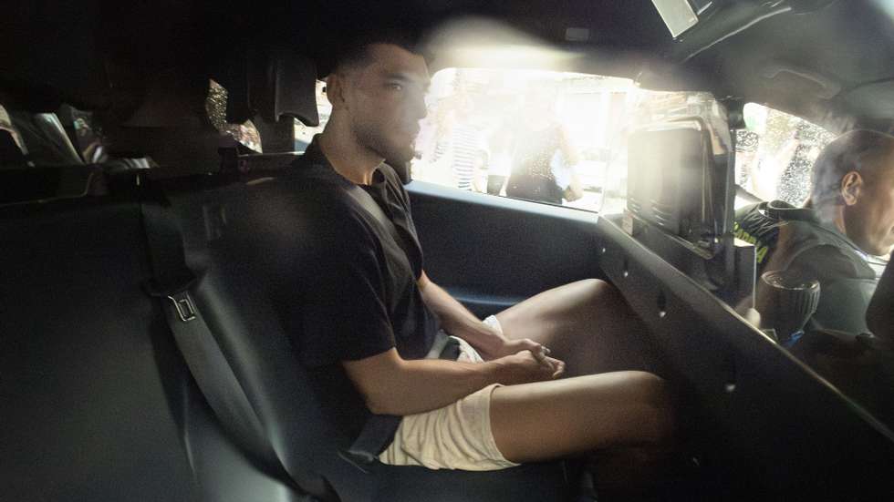 epa11583548 Spanish soccer player Rafa Mir sits inside a Spanish Civil Guard vehicle as he is moved to the court to appear before the judge in Valencia, eastern Spain, 04 September 2024. Valencia CF&#039;s player Rafa Mir was arrested on 02 September after he was accused of an alleged sexual assault together with other man.  EPA/BIEL ALINO