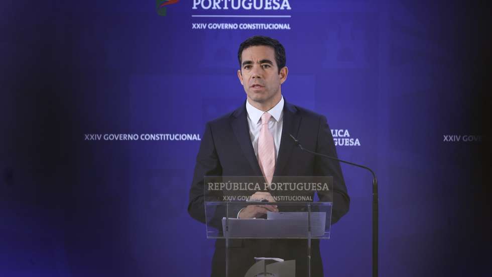 O ministro da Presidência, António Leitão Amaro, fala durante o briefing do Conselho de Ministros no Palácio de São Bento, em Lisboa, 05 de setembro de 2024. MANUEL DE ALMEIDA/LUSA