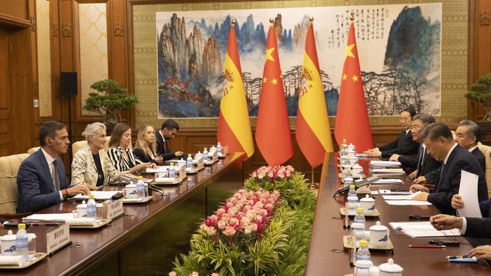 epa11594258 Spain’s Prime Minister Pedro Sanchez (L) and China’s President Xi Jinping (R) meet at the Diaoyutai State Guesthouse in Beijing, China, 09 September 2024. Sanchez is visiting China until 11 September 2024, aiming to 'maintain the political momentum of the bilateral relationship, strengthen economic and trade relations and support culture, education and the development of the economy', according to a statement he made on social media.  EPA/ANDRES MARTINEZ CASARES / POOL