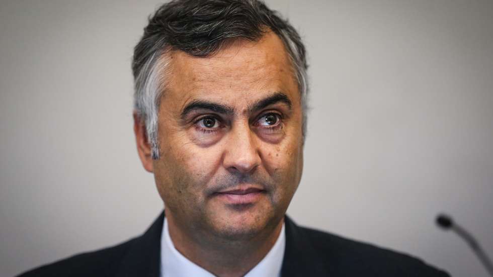 O ministro da Educação, Ciência e Inovação, Fernando Alexandre, durante uma reunião com as estruturas sindicais representantes dos professores para a negociação do decreto-lei que cria um regime excecional e temporário que regula o concurso externo extraordinário de seleção e de recrutamento do pessoal docente da educação pré-escolar e dos ensinos básico e secundário, a realizar no ano letivo de 2024-2025, e que cria, ainda um apoio à deslocação destinado aos educadores de infância e aos professores dos ensinos básico e secundário, em Cascais, 09 de Setembro de 2024. RODRIGO ANTUNES/LUSA