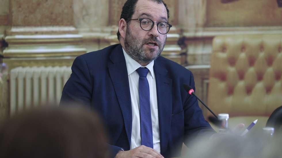 O ministro da Educação, João Costa, durante a audição na Comissão de Educação e Ciência na Assembleia da República em Lisboa, 9 de janeiro de 2024. MIGUEL A. LOPES/LUSA