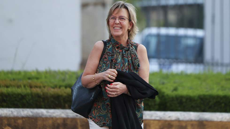 A ex-ministra das Finanças e futura comissária europeia Maria Luís Albuquerque, à chegada para um jantar-conferência na Universidade de Verão do Partido Social Democrata (PSD), que decorre até dia 01 de setembro, numa unidade hoteleira, em Castelo de Vide, 31 de agosto de 2024. NUNO VEIGA/LUSA