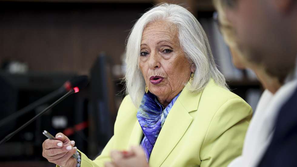 A procuradora-geral da República, Lucília Gago, intervém durante a sua audição perante a Comissão de Assuntos Constitucionais, Direitos, Liberdades e Garantias, para apresentação institucional do relatório anual de atividades do Ministério Público, na sequência da aprovação dos requerimentos apresentados pelo grupo parlamentar do BE e do PAN, na Assembleia da República, em Lisboa, 11 de setembro de 2024. FILIPE AMORIM/LUSA