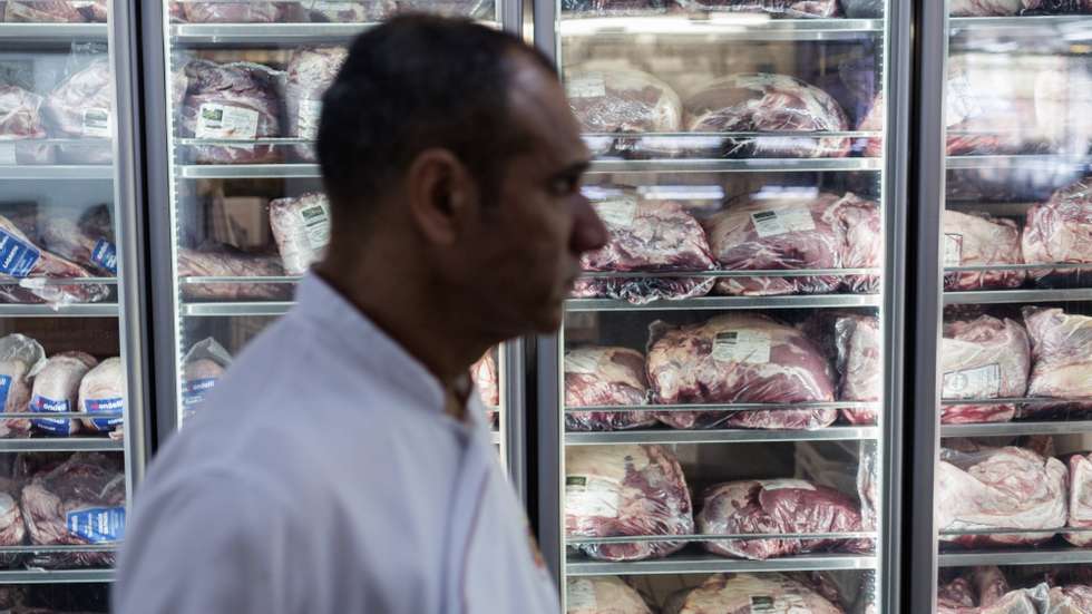 epa11192372 A man walks past several refrigerators with different cuts of meat in the Municipal Market of Sao Paulo, Brazil, 01 March 2024. The Brazilian economy grew by 2.9 percent in 2023, in the first year of President Luiz Inacio Lula da Silva&#039;s government, thus chaining three consecutive years of expansion, official data showed. The growth in 2023, lower than the previous year (3 percent), is mainly supported by the strength of the agricultural sector (15.1 percent) and the 2.4 percent  increase in services, while the industry registered growth of 1.6 percent.  EPA/Isaac Fontana