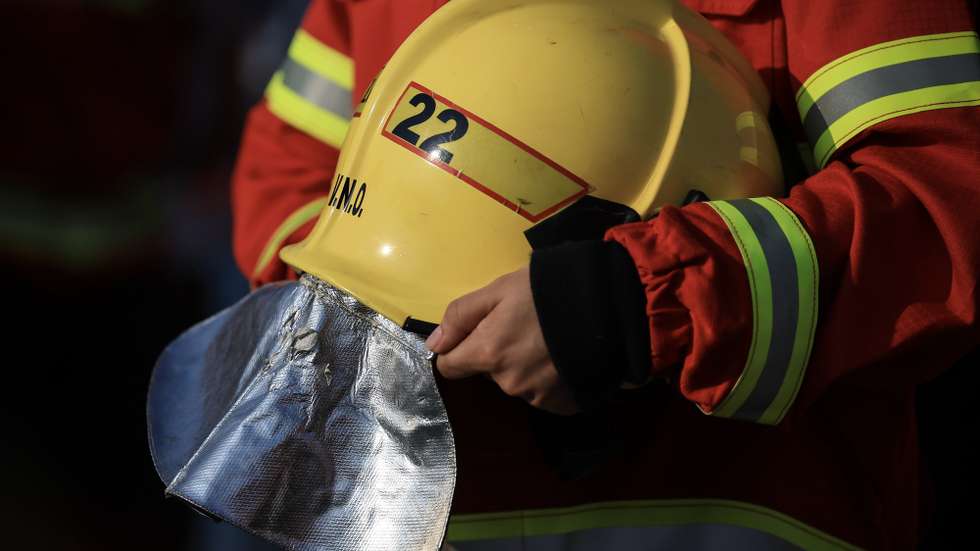 Cerimónias fúnebres dos três bombeiros de Vila Nova de Oliveirinha falecidos no combate ao incêndio do concelho de Tábua no dia 17 de setembro, Vila Nova de Oliveirinha, 21 de setembro de 2024. Sete pessoas morreram e 177 ficaram feridas devido aos incêndios que atingiram desde domingo sobretudo as regiões Norte e Centro do país e destruíram dezenas de casas. A área ardida em Portugal continental desde domingo ultrapassa os 124 mil hectares, segundo o sistema europeu Copernicus, que mostra que nas regiões Norte e Centro já arderam mais de 116 mil hectares, 93% da área ardida em todo o território nacional. JOSÉ COELHO/LUSA
