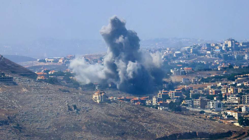 epa11624044 Smoke billows from the site of an Israeli airstrike that targeted southern Lebanese villages, as seen from Marjaayoun, southern Lebanon, 25 September 2024. According to Lebanon's Ministry of Health, at least 558 people have been killed, and more than 1,835 have been injured following continued Israeli airstrikes on southern Lebanese towns and villages. More than 41,300 Palestinians and over 1,400 Israelis have been killed, according to the Palestinian Health Ministry and the Israeli Army, Tsahal, since Hamas militants launched an attack against Israel from the Gaza Strip on 07 October 2023, and the Israeli operations in Gaza and the West Bank which followed it.  EPA/STR