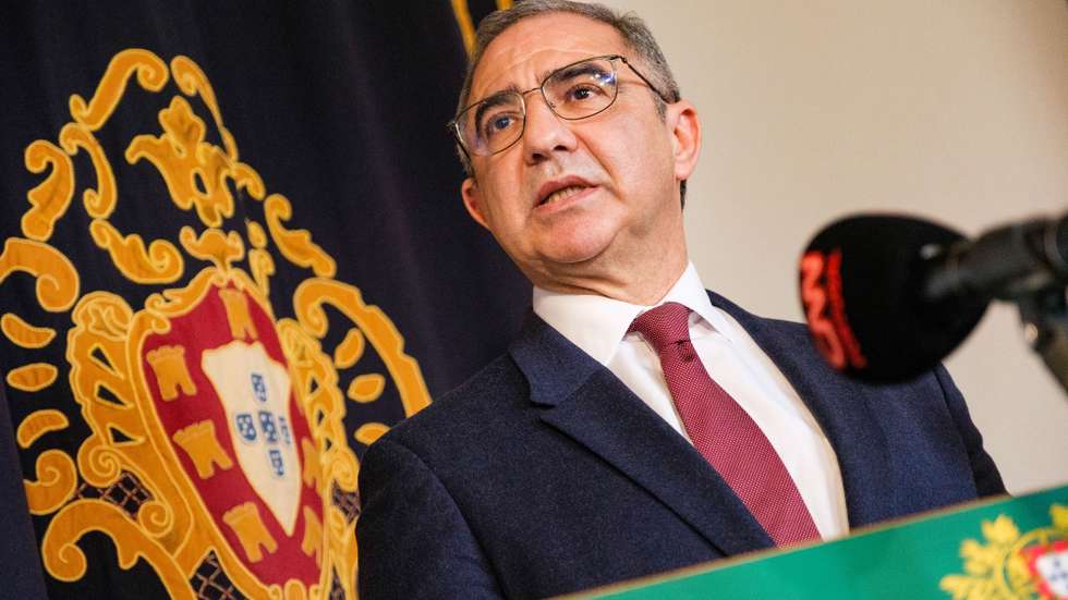 José Manuel Bolieiro, intervém após ter sido indigitado hoje como presidente do XIV Governo Regional dos Açores pelo representante da República para a Região Autónoma dos Açores, Pedro Catarino (ausente na fotografia), em Angra do Heroísmo, na ilha Terceira, Angra do Heroísmo, Açores, 20 de fevereiro de 2024. José Manuel Bolieiro, que lidera o executivo açoriano da coligação PSD/CDS/PPM, desde 2020, falava depois de ser indigitado pelo representante da República para a Região Autónoma dos Açores, Pedro Catarino, em Angra do Heroísmo, na ilha Terceira. ANTÓNIO ARAÚJO/LUSA