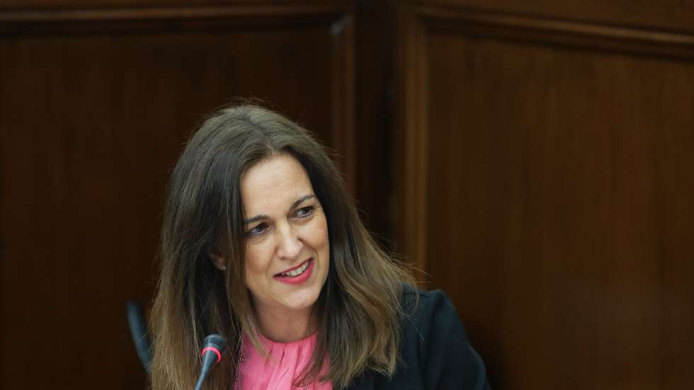 A ministra da Justiça, Rita Alarcão Júdice, fala perante a Comissão de Assuntos Constitucionais, Direitos, Liberdades e Garantias, na Assembleia da República, em Lisboa, 27 de setembro de 2024. TIAGO PETINGA/LUSA