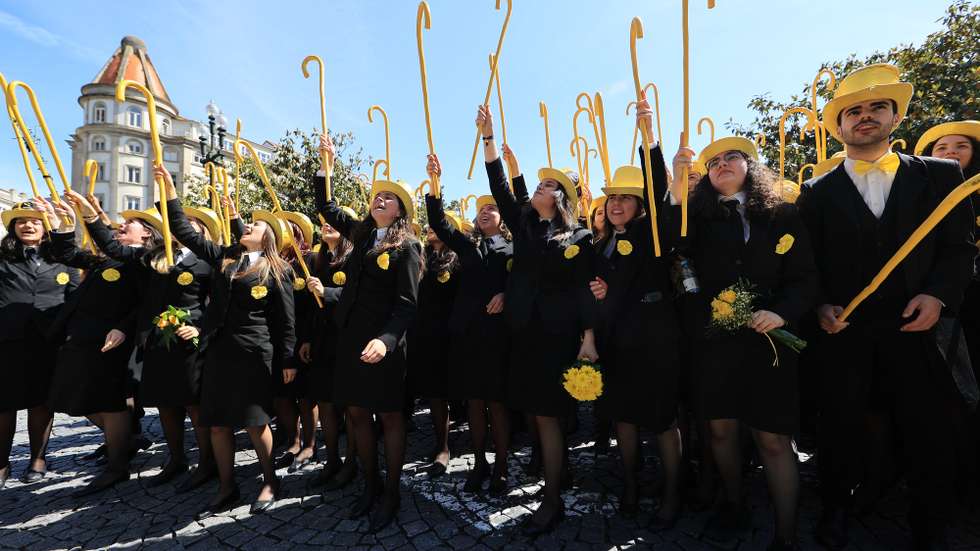 Estudantes universitários participam no Cortejo Académico da Queima das Fitas com início na rua de Camões até à avenida dos Aliados, no Porto, 07 de maio de 2024. ESTELA SILVA/LUSA