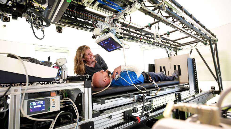 epa07453603 Researcher at the :envihab short-arm human centrifuge at German Aerospace Center (DLR) in Cologne, Germany, 21 March 2019. In cooperation with the European Space Agency (ESA) and the US space agency NASA, DLR will launch AGBRESA (Artificial Gravity Bed Rest Study) - their first joint long-term bed-rest study. The 12 female and 12 male volunteers will spend 60 days in the beds in :envihab, which is part of the DLR Institute of Aerospace Medicine in Cologne. They will remain there for 89 days, including the pre-test and recovery phases. All experiments, meals, and leisure pursuits will take place lying down during the bed-rest phase. The participants will be restricted in their movements, so that the strain on muscles, tendons and the skeletal system is reduced. The beds are angled downwards towards the head end by six degrees. This will simulate the displacement of bodily fluids experienced by astronauts in a microgravity environment. Also for the first time in a bed rest study, a short-arm human centrifuge is tested as a possible measure against the negative effects of weightlessness.  EPA/SASCHA STEINBACH