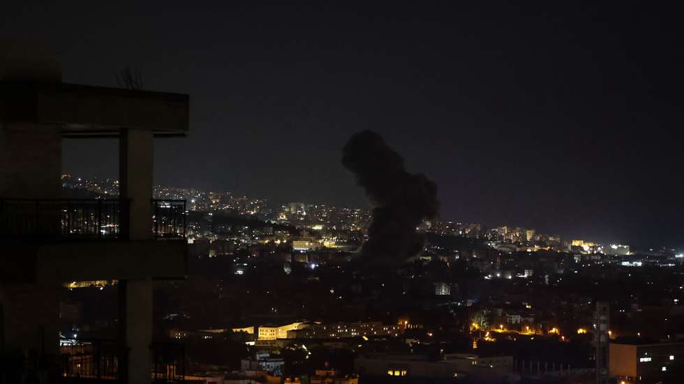 Explosões esta madrugada nos subúrbios de Beirute, depois do exército israelita ter emitido ordens de evacuação para vários subúrbios da capital do Líbano, Beirute, 5 de outubro de 2024.As hostilidades na região do Médio Oriente eclodiram depois de o movimento islamita palestiniano Hamas ter atacado Israel, a 07 de outubro de 2023, causando cerca de 1.200 mortos e mais de 250 reféns, segundo as autoridades israelitas. JOÃO RELVAS/LUSA