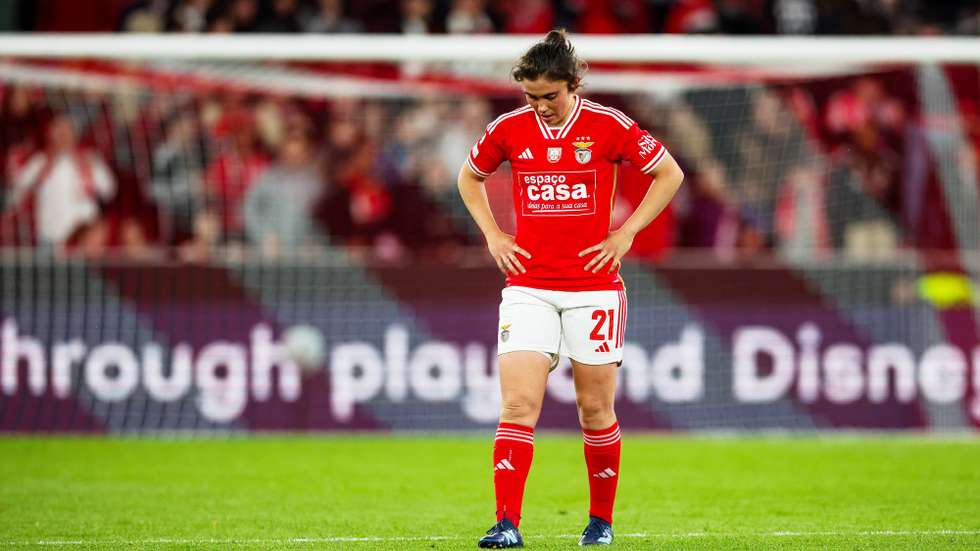 epa11230303 Benfica's Pauleta reacts after losing the UEFA Women's Champions League quarter-final, 1st leg soccer match SL Benfica vs Olympique Lyon, in Lisbon, Portugal, 19 March 2024.  EPA/JOSE SENA GOULAO