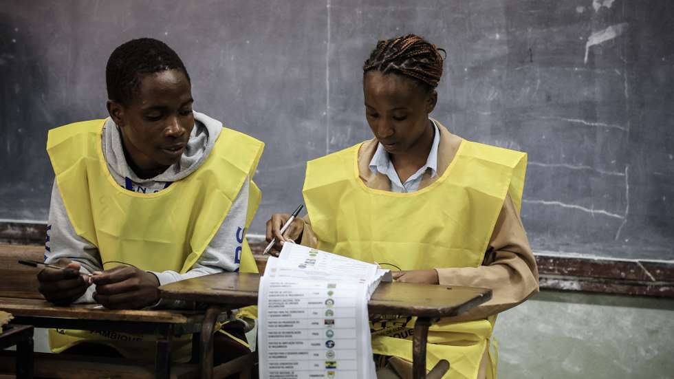 epa11651458 Election officials count votes for the Mozambique general elections at a polling station in Maputo, Mozambique, 09 October 2024. More than 17.1 million Mozambican voters will choose the President of the Republic, provincial assemblies and their governors, and 250 members of the Assembly of the Republic. The National Elections Commission (CNE) approved lists of 35 political parties running for the Assembly of the Republic and 14 political parties and groups of citizen voters for provincial assemblies.  EPA/JOSE COELHO