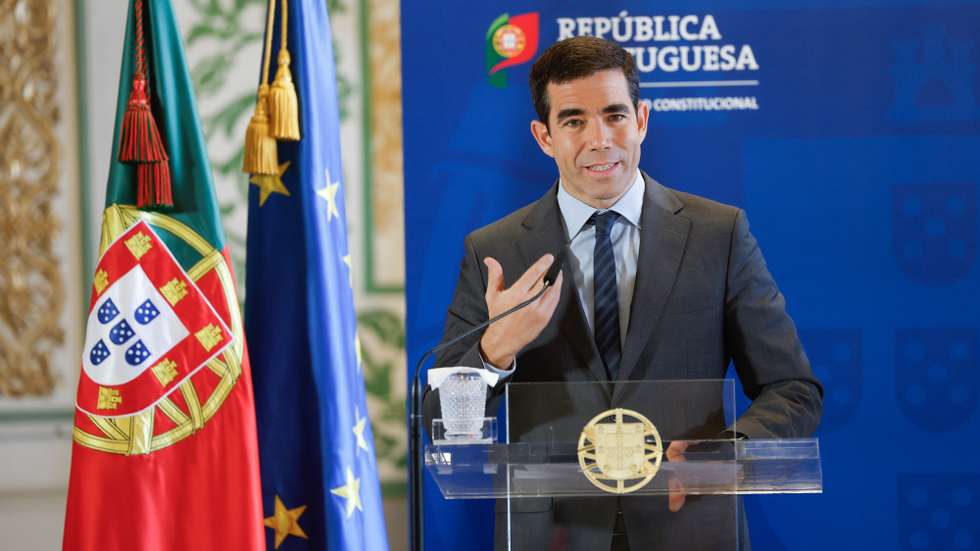 O ministro da Presidência, António Leitão Amaro, intervém durante uma conferência de imprensa após a reunião do Conselho de Ministros, no Palácio da Ajuda, em Lisboa, 09 de outubro de 2024. ANTÓNIO PEDRO SANTOS / LUSA