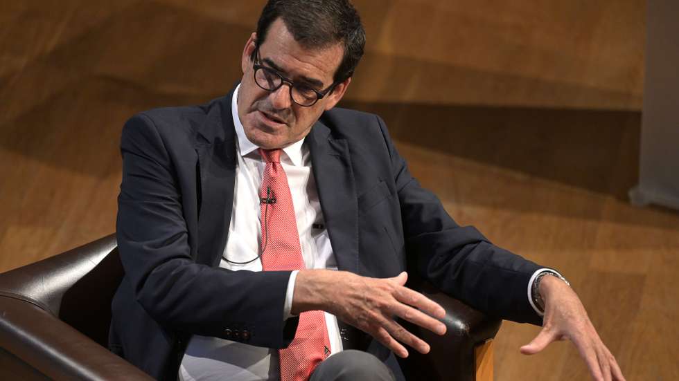 Rui Moreira, presidente da Câmara Municipal do Porto, durante a conferência "As Políticas de Mobilidade nos Grandes Centros Urbanos" que decorreu na Biblioteca Almeida Garrett, no Porto em 15 de outubro de 2024. FERNANDO VELUDO/LUSA