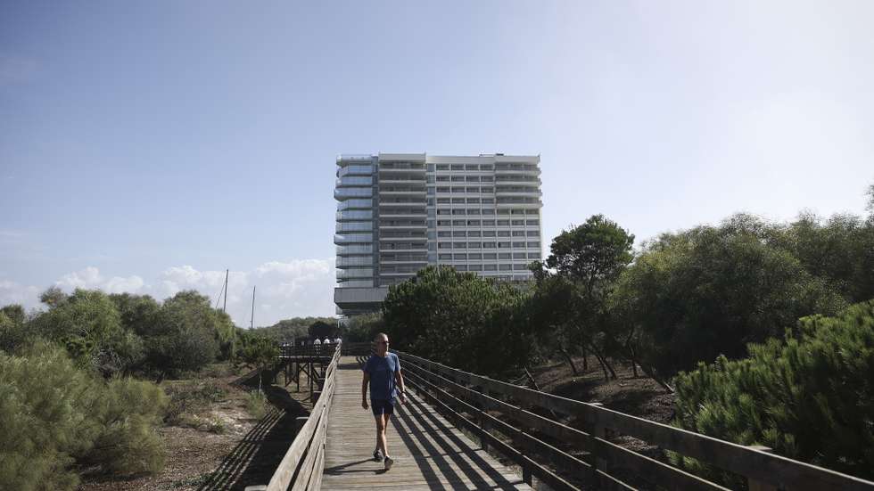 Troia Design Hotel e passadiços na península de Troia em Setúbal, 10 de outubro de 2024. CARLOS M. ALMEIDA/LUSA