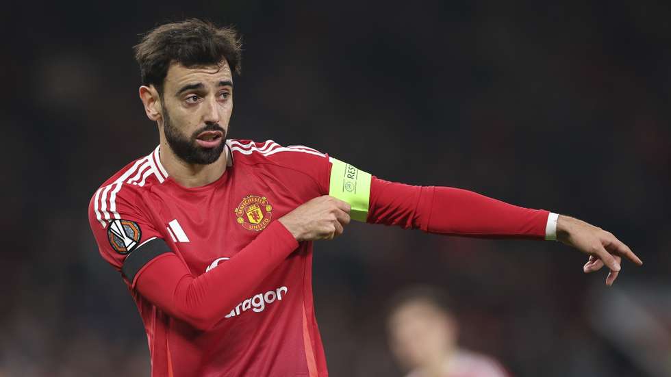 epa11708446 Bruno Fernandes of Manchester United looks on during the UEFA Europa League match between Manchester United and PAOK in Manchester, Great Britain, 07 November 2024.  EPA/ADAM VAUGHAN