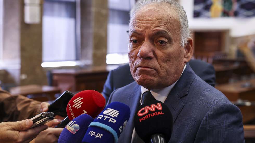 O Procurador-geral da República, Amadeu Guerra, fala aos jornalistas no final da visita às instalações do Palácio da Justiça de Aveiro no âmbito da visita à comarca de Aveiro, 31 de outubro de 2024. PAULO NOVAIS/LUSA