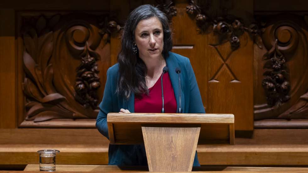 A líder parlamentar do Livre, Isabel Mendes Lopes, usa da palavra durante a sessão plenária de votação do Orçamento de Estado 2025, 29 de novembro de 2024. JOSÉ SENA GOULÃO/LUSA