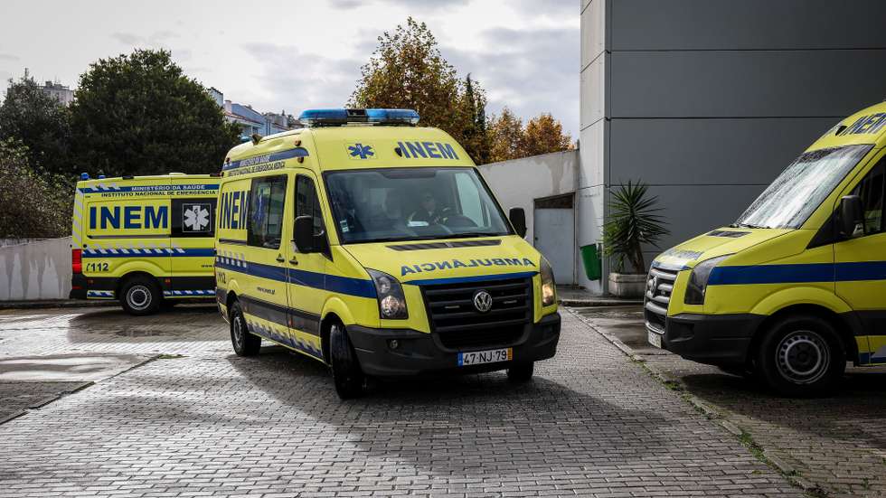 Viatura de emergência médica na Delegação Regional do Centro do INEM, em Coimbra, 21 de novembro de 2024. PAULO NOVAIS/LUSA