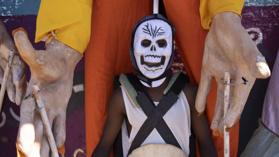 epa11751013 A puppeteer prepares for the annual Orange Farm Carnival, in Johannesburg, South Africa, 01 December 2024. The annual festival aims to bring the community of the township south of Johannesburg together in a spirit of 'Ubuntu', or togetherness. Organized by the Project of Nkosana Ngobese Foundation in Association with the Stretford CHC Clinic, the carnival also raises awareness to the subject of HIV/AIDS and the 16 days of activism highlighting gender-based violence in the community.  EPA/KIM LUDBROOK