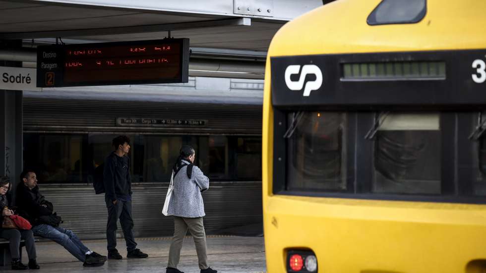 Estação do Cais do Sodré durante o dia de greve convocada pelo Sindicato dos Maquinistas dos Transportes Ferroviários Portugueses, em Lisboa, 06 de dezembro de 2024. A greve convocada pelo Sindicato abrange sete empresas: CP - EPE, Fertagus, MTS - Metro do Sul do Tejo, ViaPorto, Captrain, Medway e IP - Infraestruturas de Portugal. FILIPE AMORIM/LUSA